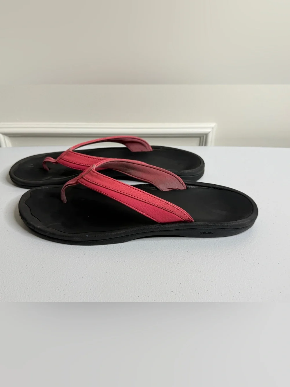 Women’s OluKai Ohana Black & Hot Pink/Coral Flip Flops size 11
